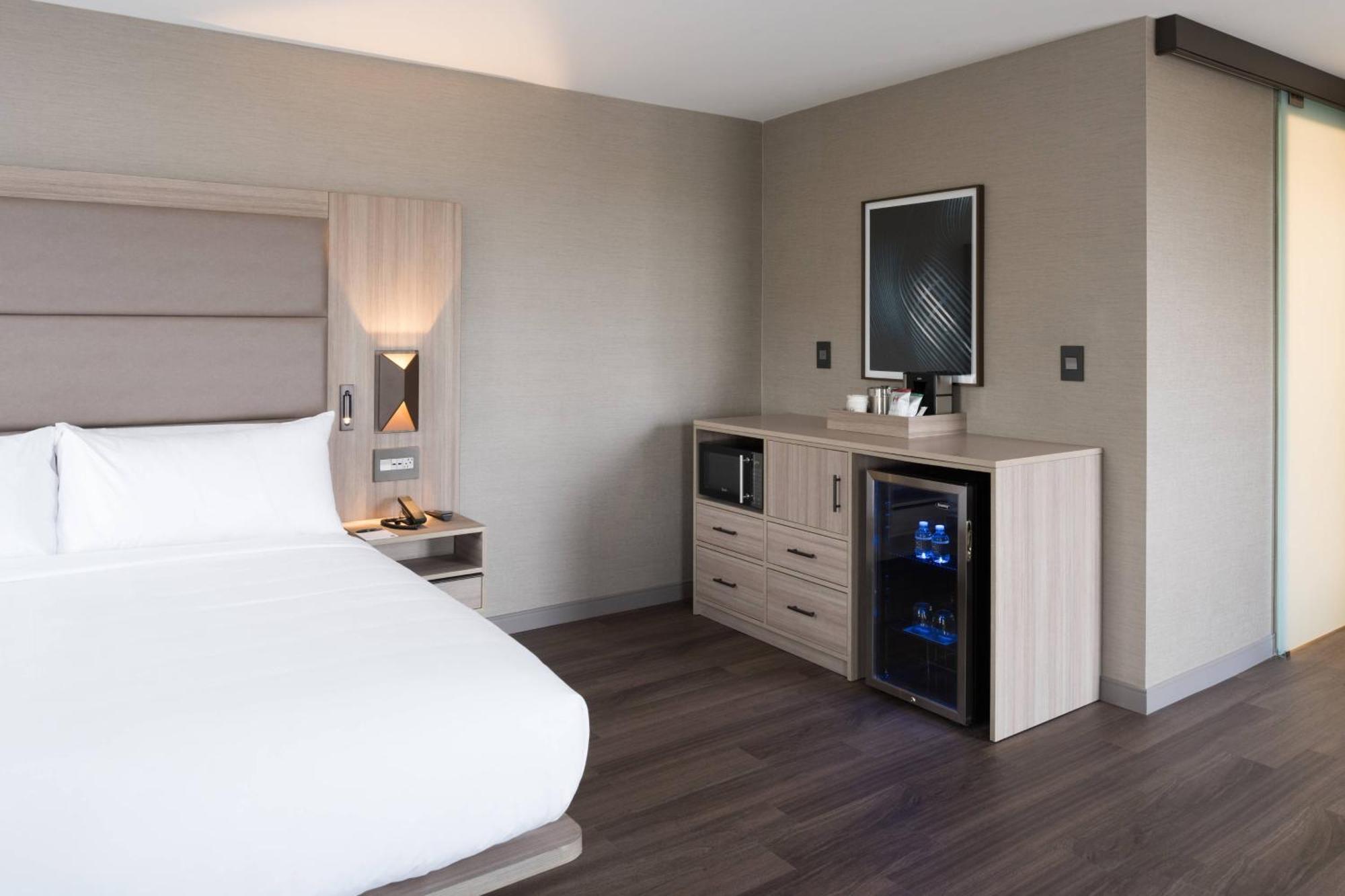 Ac Hotel By Marriott Boston Cleveland Circle Exterior foto