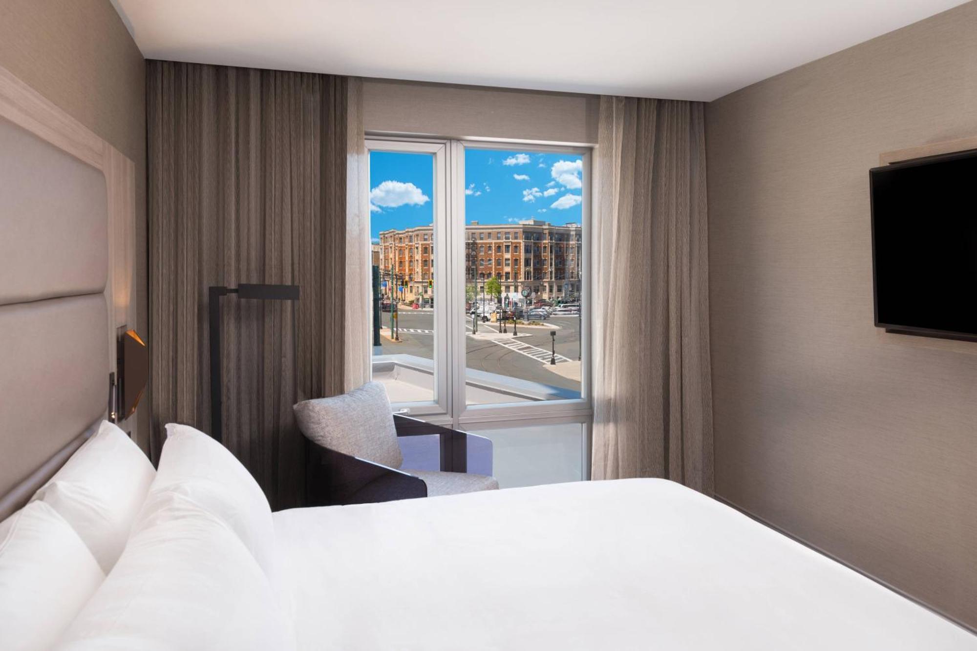Ac Hotel By Marriott Boston Cleveland Circle Exterior foto